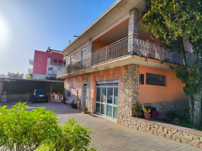 Casa con 6 locali in vendita in VIA SALVO D'ACQUISTO, Centro, Caltagirone