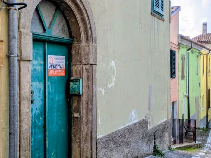Casa con 6 locali in vendita in Via San Sebastiano, Miranda
