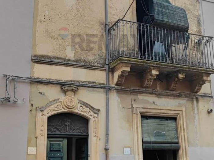 Casa con 5 locali in vendita in VIA FILIPPO CORDOVA, Grammichele