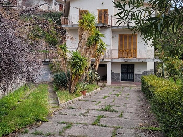 Casa con 8 locali in vendita in Via RavagneseGallina, Reggio Calabria