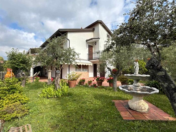Casa con 6 locali in vendita in Centro, Fosdinovo