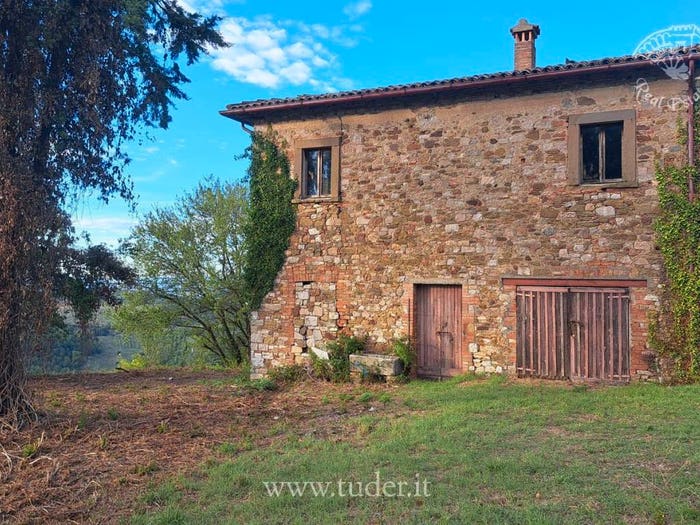 Casa con 6 locali in vendita in Vocabolo Pian del Rocchio, San Venanzo