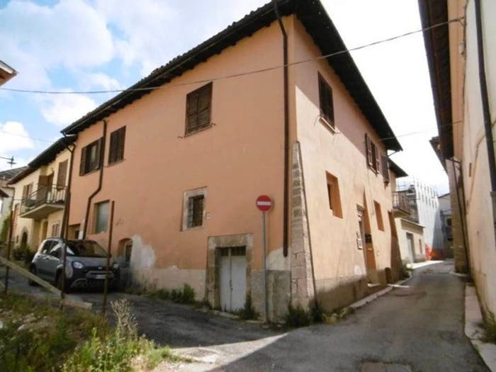 Appartamento con 6 locali in vendita in Via Alessandro Manzoni No Number, Centro, Norcia