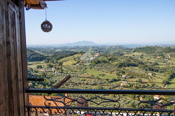 Appartamento trilocale in vendita in Via Rivellini, Casperia