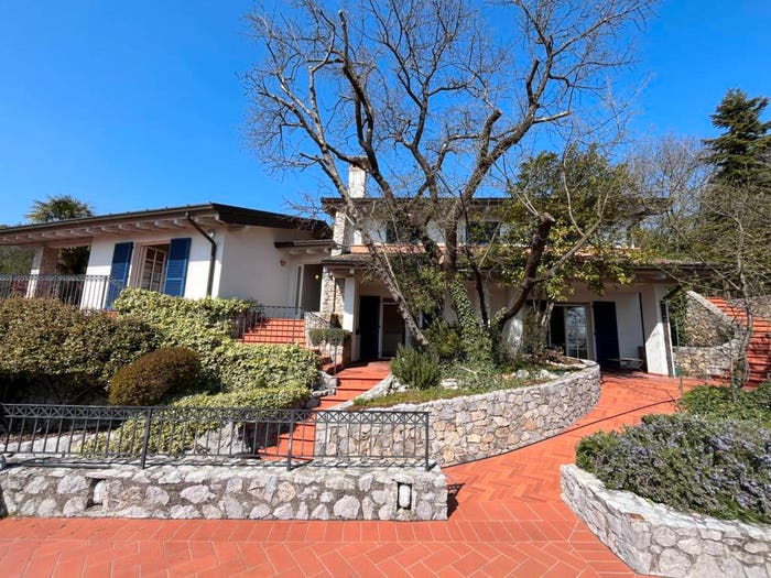 Casa con 6 locali in vendita in VIA DELL'OSSERVATORIO, Medea