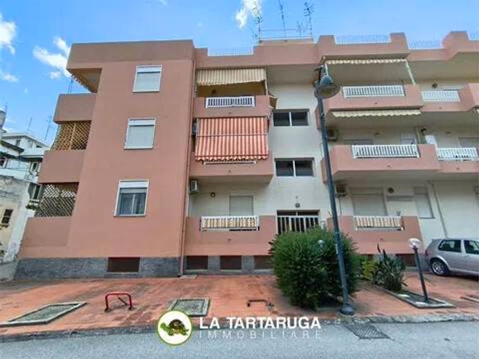 Appartamento trilocale in vendita in Furci Siculo