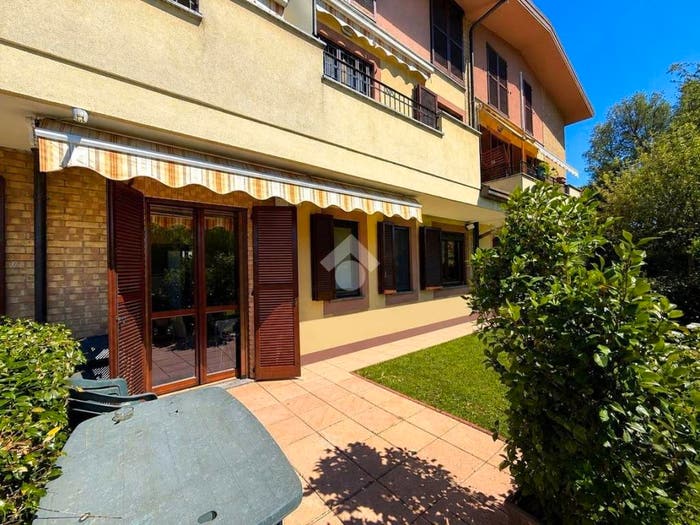 Appartamento trilocale in vendita in Via Carducci, Centro, Caronno Pertusella
