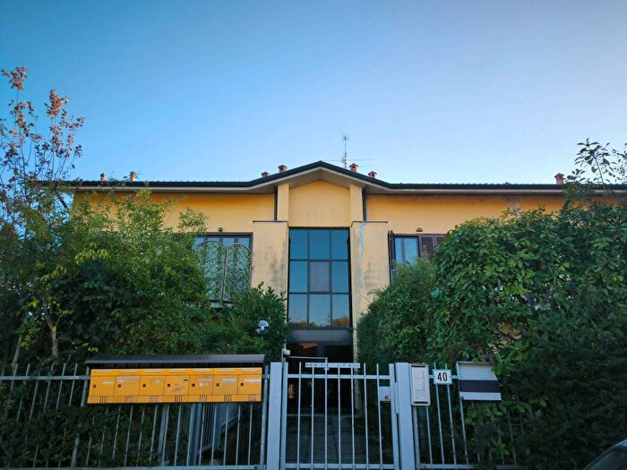 Appartamento trilocale in vendita in Via Case Basse, Castiraga Vidardo