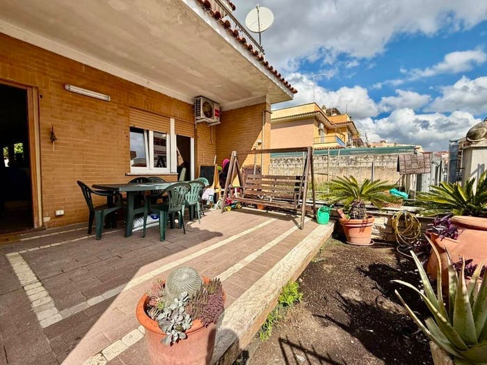 Casa quadrilocale in vendita in Via Cristoforo Colombo, Zona Domitilla, Ladispoli
