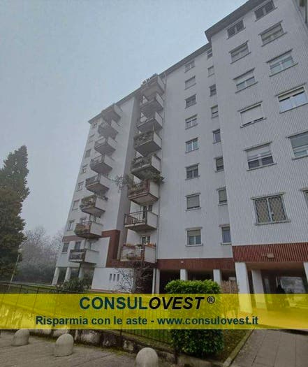 Appartamento quadrilocale in vendita in Via Viterbo, Bisceglie, Milano