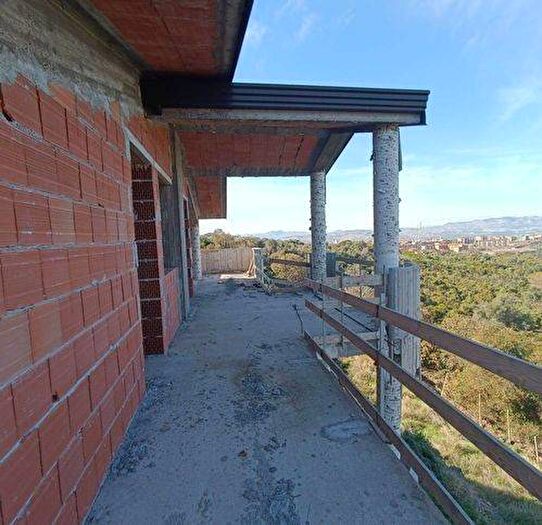 Casa con 6 locali in vendita in Paternò