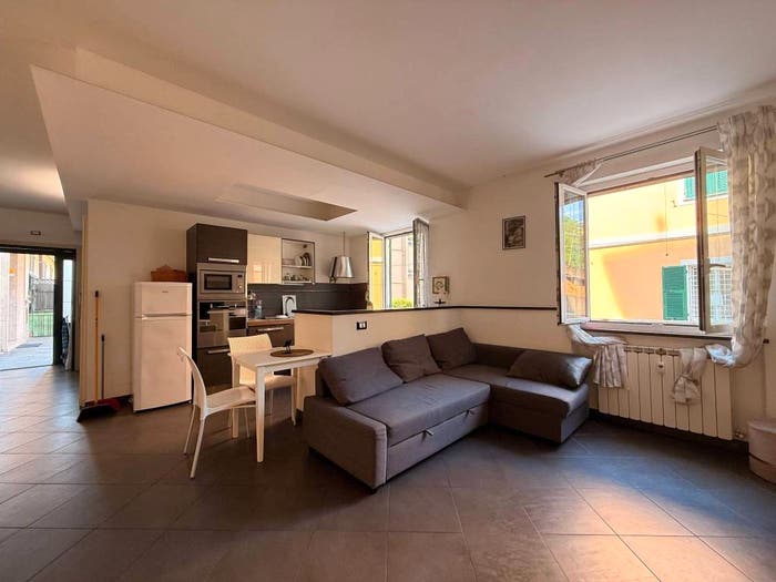 Appartamento con 5 locali in vendita in Via Alassio, Voltri, Genova