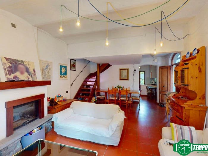 Casa quadrilocale in vendita in Via Aldo Moro, Piana Battolla, Follo