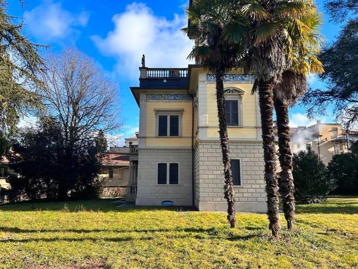Appartamento trilocale in vendita in Via Savoia, Centro, Malnate
