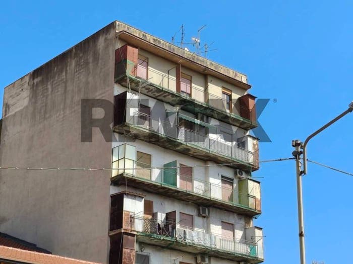 Appartamento con 6 locali in vendita in Via Costantino, Via delle Calcare, Catania