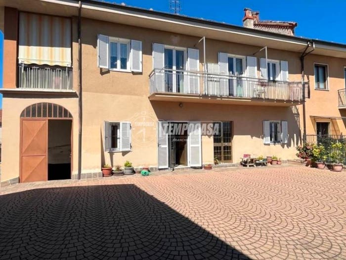 Casa con 5 locali in vendita in Verduno