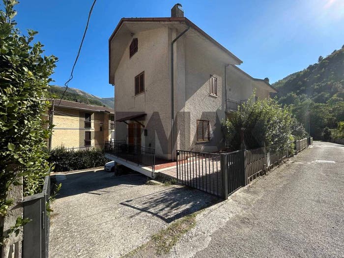 Casa con 6 locali in vendita in Piedipaterno, Vallo di Nera