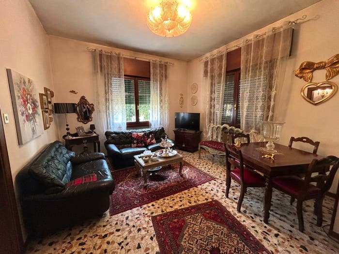 Casa con 6 locali in vendita in ADRIA Via Allende, Centro, Adria