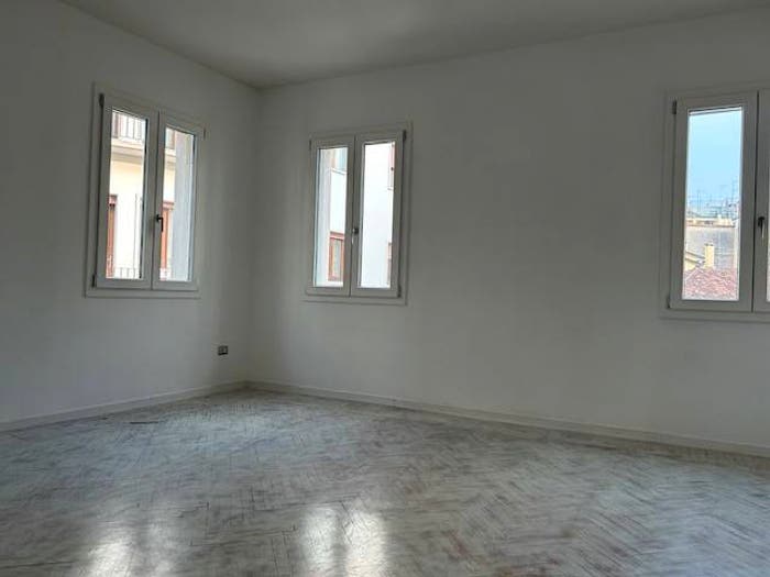 Appartamento con 5 locali in vendita in Via Ortazzo, Piazza dei Signori, Treviso