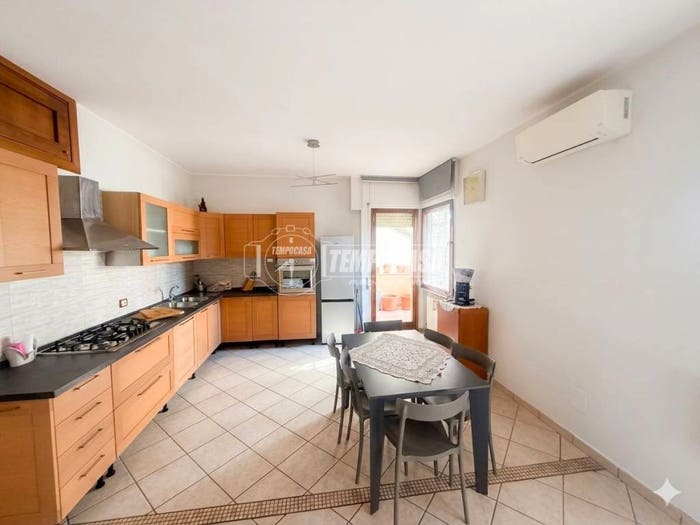 Appartamento quadrilocale in vendita in Via Croce Rossa, Rione Alto, Napoli