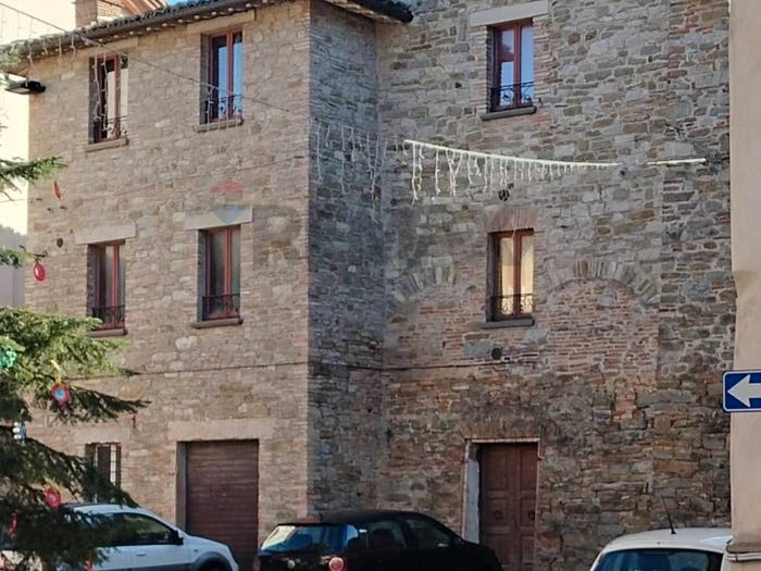 Appartamento con 6 locali in vendita in Via Trieste, Casacastalda, Valfabbrica