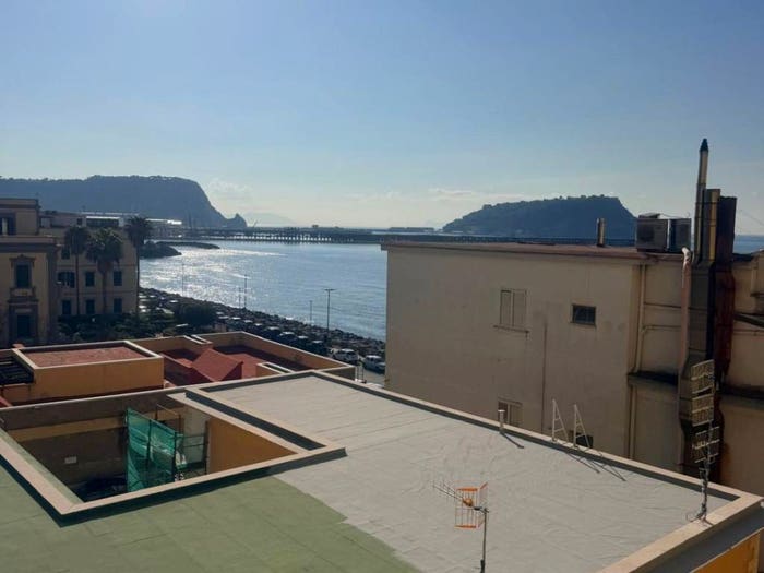 Appartamento quadrilocale in vendita in Via Napoli, Lungomare, Pozzuoli