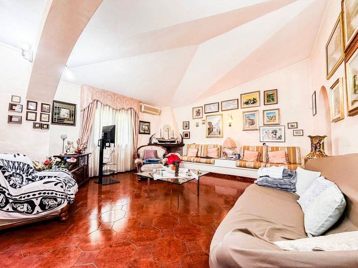 Casa con 5 locali in vendita in Via dell'Erica, Baratta, Olbia