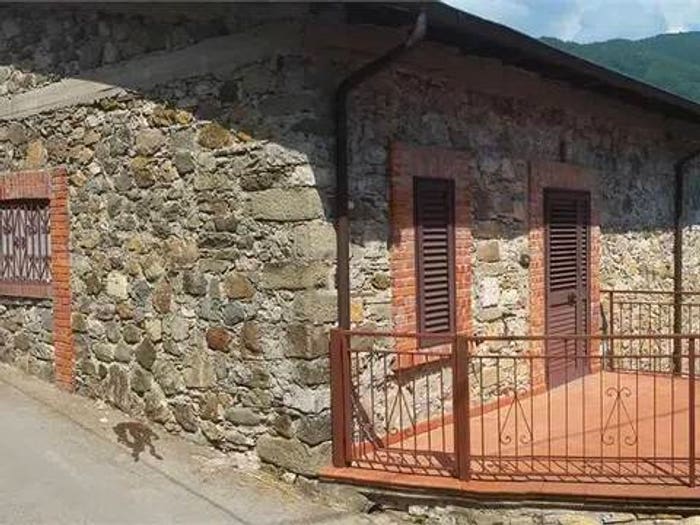 Casa con 6 locali in vendita in Strada Regionale, Piazza Al Serchio San Michele, Piazza al Serchio