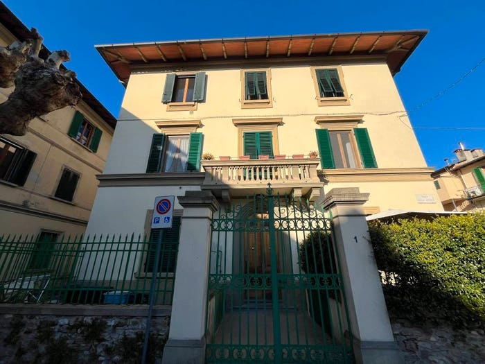 Appartamento quadrilocale in vendita in Piazza della Vittoria, Caldine, Fiesole
