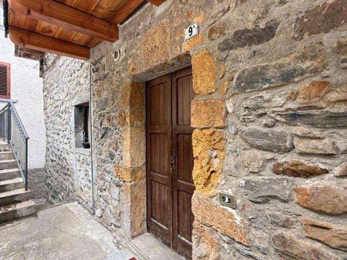 Appartamento bilocale in vendita in Via Umberto I, Centro, Valleve