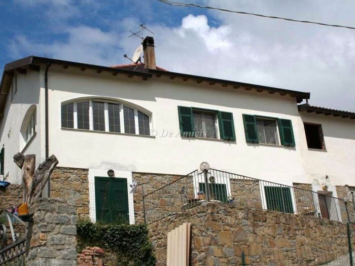 Casa con 6 locali in vendita in Via Monsignore B Tornatore, Dolceacqua