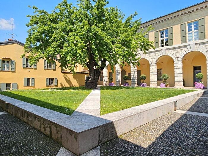 Appartamento trilocale in vendita in Via Montebello, Centro, Cellatica
