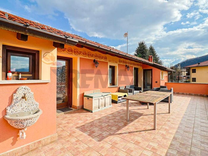 Appartamento trilocale in vendita in Piazza Bernardino Luini, Centro, Dumenza