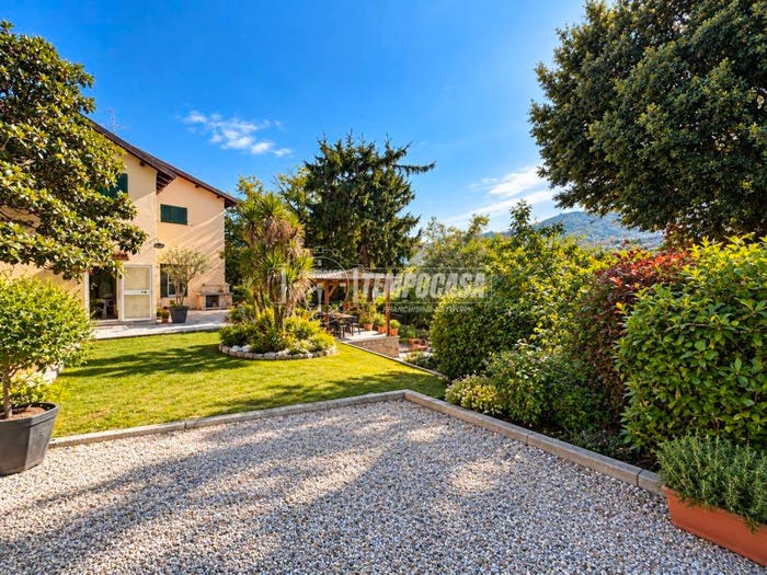 Casa con 6 locali in vendita in Via Pierino Negrotto Cambiaso, Rivarolo, Genova
