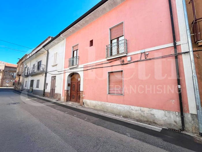 Casa quadrilocale in vendita in Via Antonio Iannotta, Pignataro Maggiore
