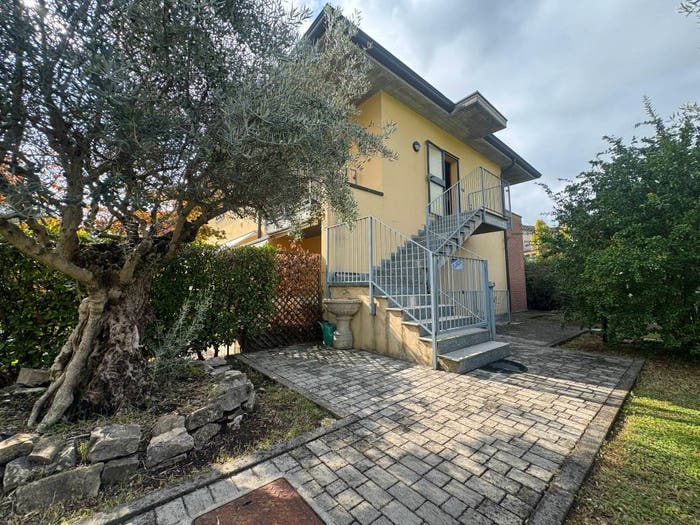 Appartamento trilocale in vendita in Via Alessandro Manzoni, Centro, Dalmine