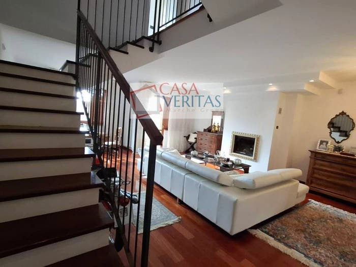Casa con 5 locali in vendita in Via Sant'Agostino, Centro, Agugliano