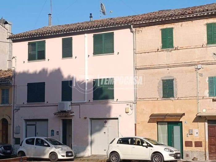 Appartamento con 6 locali in vendita in Porta Valle Stazione, Jesi