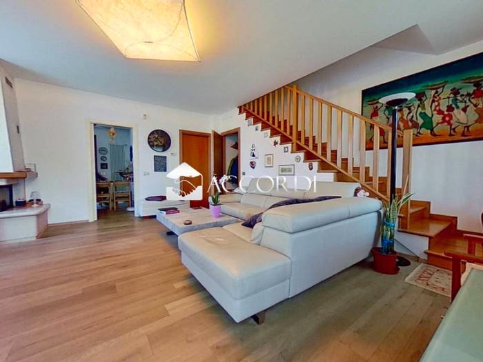 Casa con 5 locali in vendita in Via Silvio Pellico, Centro, Montebelluna