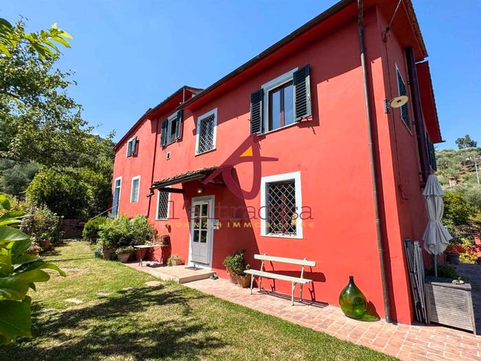Casa con 6 locali in vendita in Centro, Pescia