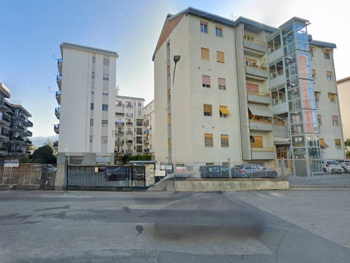 Appartamento quadrilocale in vendita in Via Eugenio Francesco Martorelli, Panebianco Tribunale, Cosenza