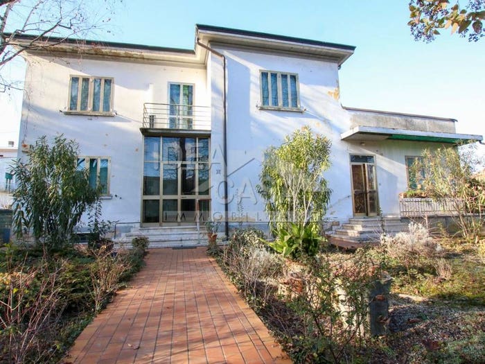 Casa con 6 locali in vendita in Via Trento Trieste, Centro, Poggio Rusco