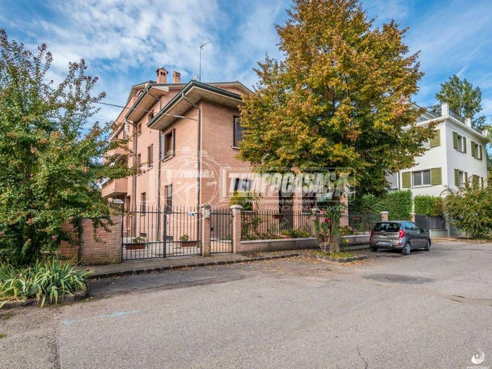 Appartamento con 6 locali in vendita in Via Mortara, Morane Contrada, Modena