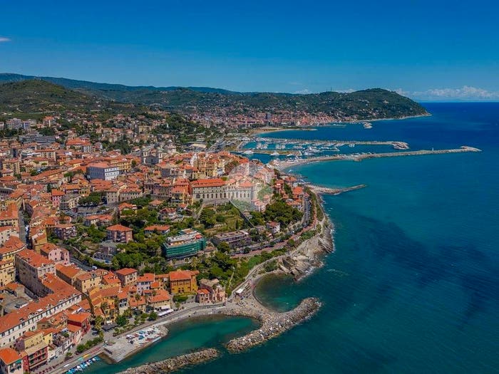 Appartamento trilocale in vendita in Via Giuseppe Mazzini, Porto Maurizio, Imperia
