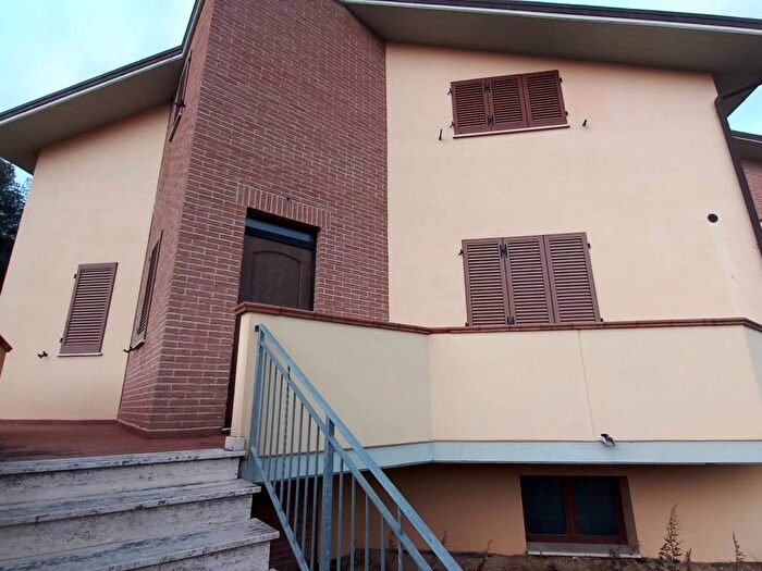 Casa quadrilocale in vendita in Tavernelle, Panicale