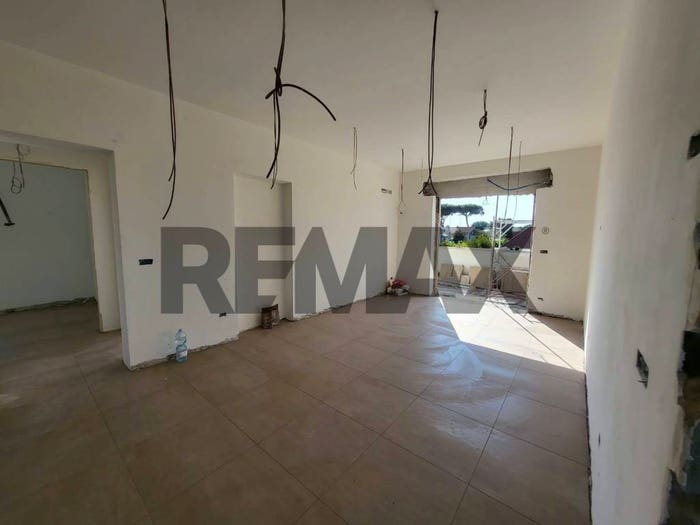 Appartamento con 6 locali in vendita in Via dei Lecci, Villa Claudia, Anzio
