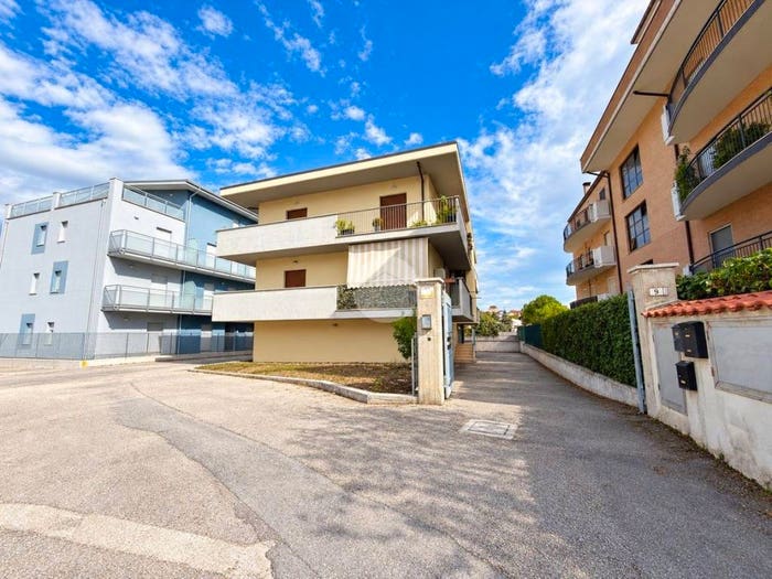 Appartamento trilocale in vendita in Via delle Nocelle, Santa Barbara San Sisto, L'Aquila