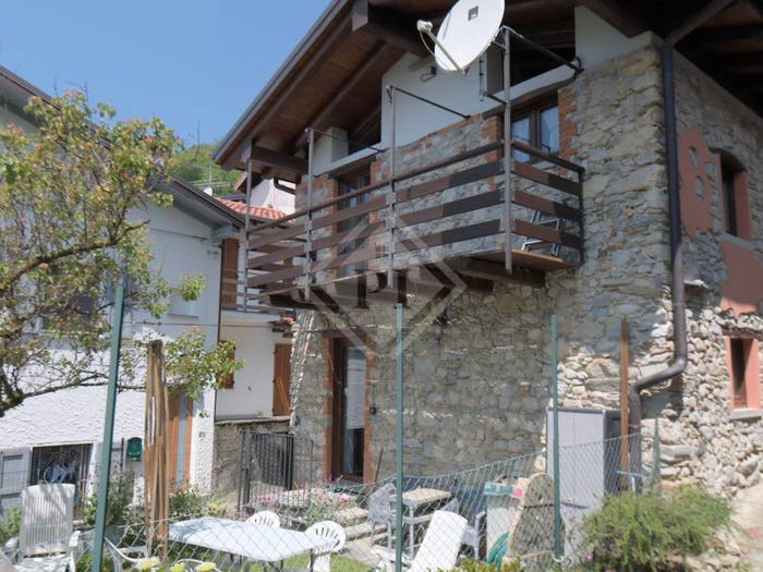 Casa bilocale in vendita in Vararo, Cittiglio