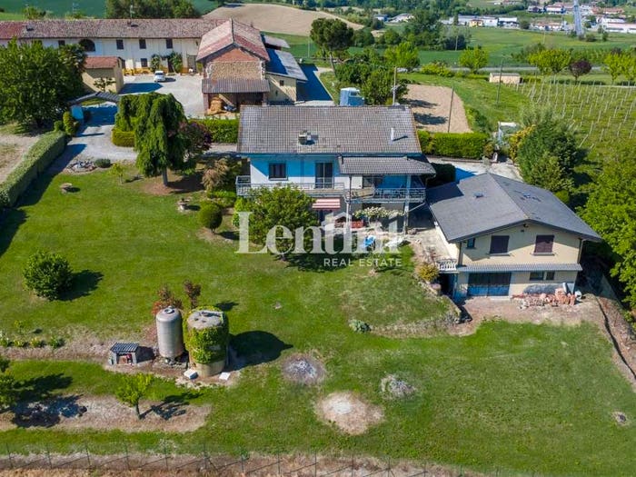 Casa con 6 locali in vendita in Strada Casale, Moncalvo