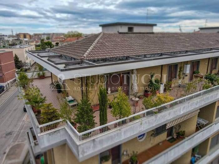 Casa quadrilocale in vendita in Via Matese, Ospedale, Pescara